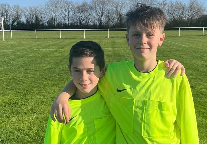 Deux nouveaux arbitres officiels : bravo Yanis et Faustin !